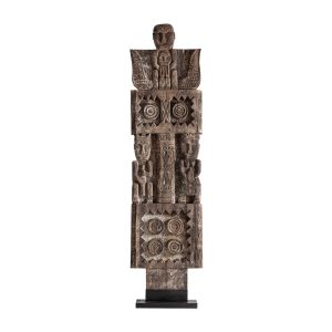 Escultura pie Maxhe de estilo étnico, fabricado en madera suar en color marrón.