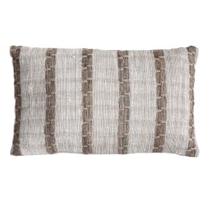 Cojín Neo de estilo contemporáneo, fabricado en algodón en color beige, combinado con lino en color marrón y guata sintética.