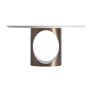 Mesa comedor Dausse de estilo contemporáneo, fabricado en piedra sinterizada en color blanco roto, combinado con acero inoxidable en color bronce. Producto desmontable.