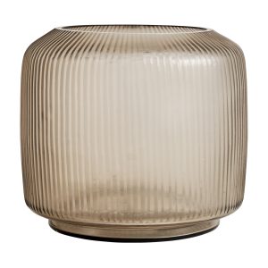 Portavela Tinca de estilo contemporáneo, fabricado en vidrio en color marrón, combinado con cemento. Producto desmontable.
