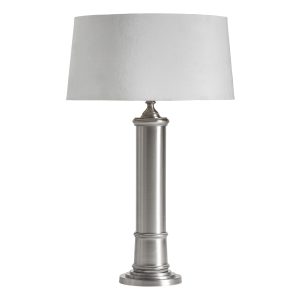 Lámpara de sobremesa, fabricado en aluminio en color plata, combinado con hierro y poliéster.