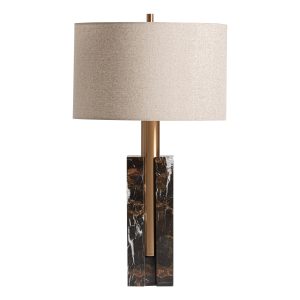 Lámpara de sobremesa Helios de estilo art deco, fabricado en mármol en color tonos oscuros, combinado con hierro en color oro y fibra natural en color beige.