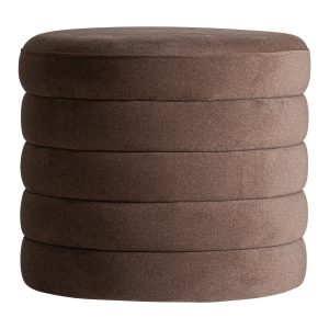 Reposapiés Dalou de estilo contemporáneo, fabricado en poliéster en color marrón, combinado con madera eucalipto y espuma.