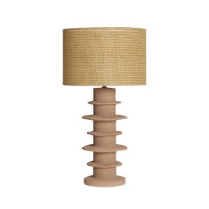Lámpara de sobremesa Laigne de estilo contemporáneo, fabricado en cerámica en color beige, combinado con rafia en color marrón. Producto desmontable.