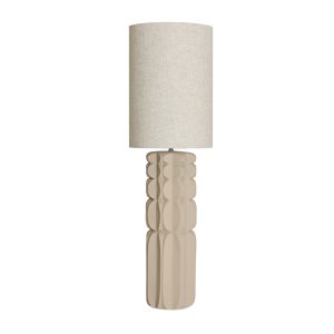 Lámpara de pie Crevina de estilo contemporáneo, fabricado en cerámica en color crudo, combinado con poliéster en color blanco roto. Producto desmontable.